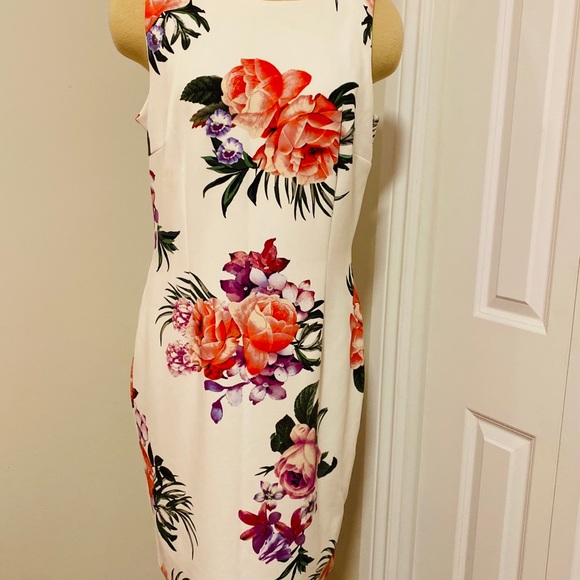 Stunning Floral Midi EUC - Picture 4 of 7